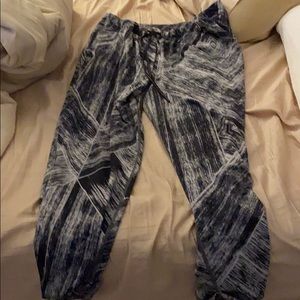 Lululemon baby and white pant